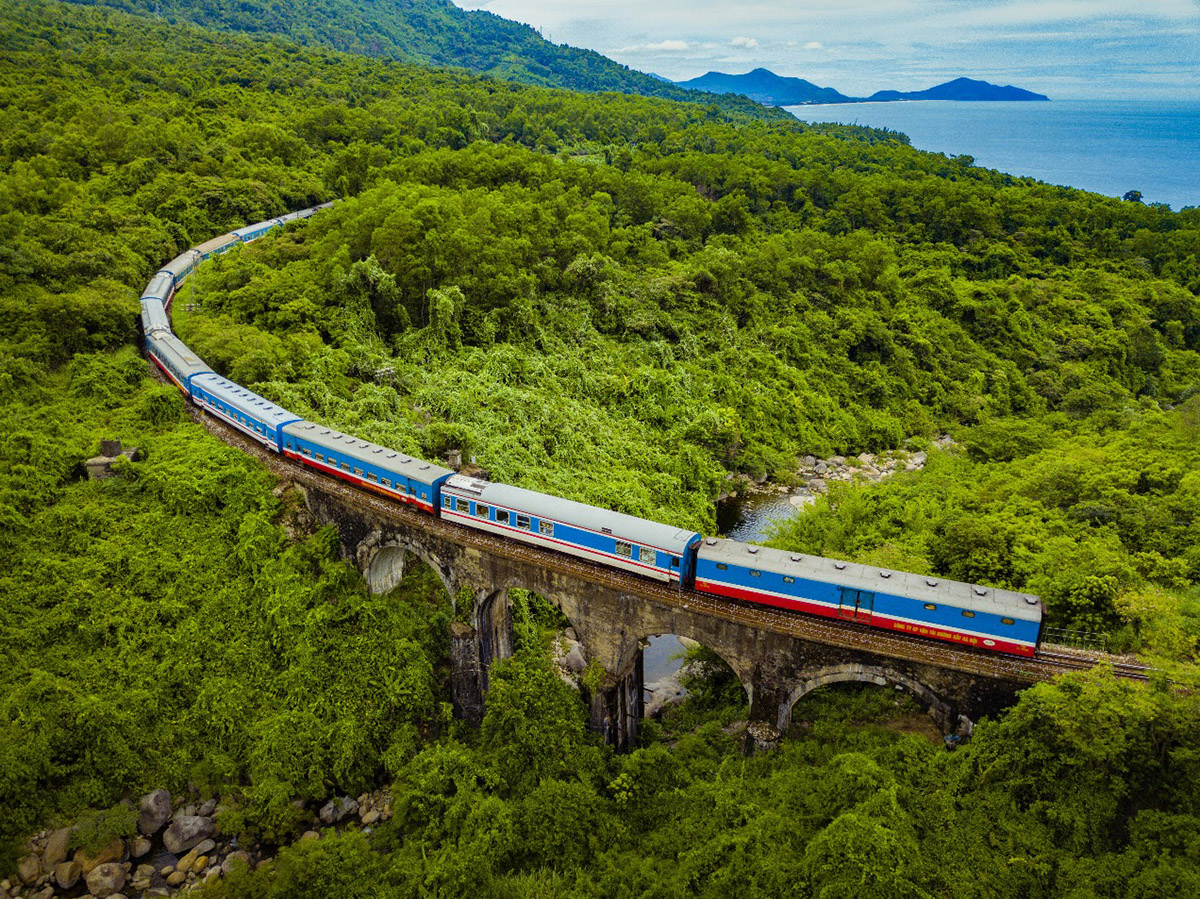 Lonely Planet giới thiệu những chuyến tàu ngắm cảnh tuyệt đẹp của Việt Nam