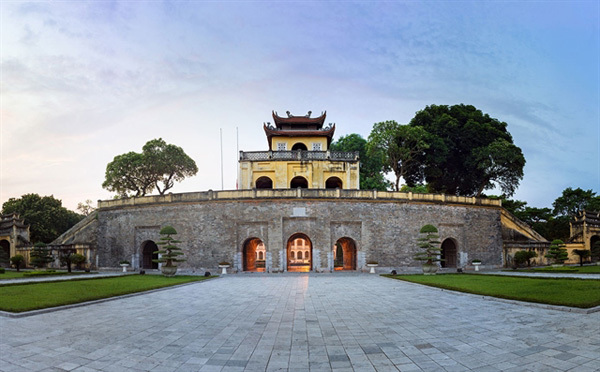City walk to discover Imperial Citadel of Thang Long - Viet Nam ...