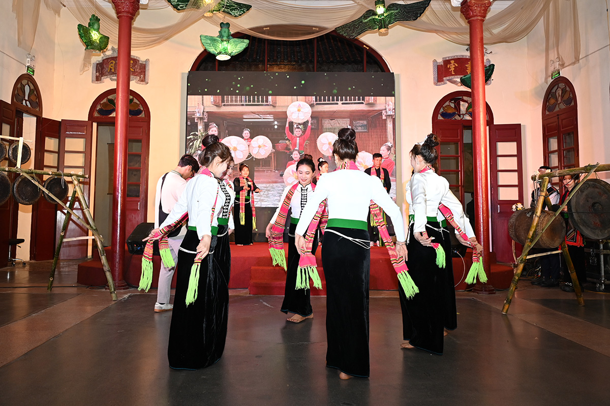 Spreading the value of Gong culture and Xòe dance to promote tourism ...