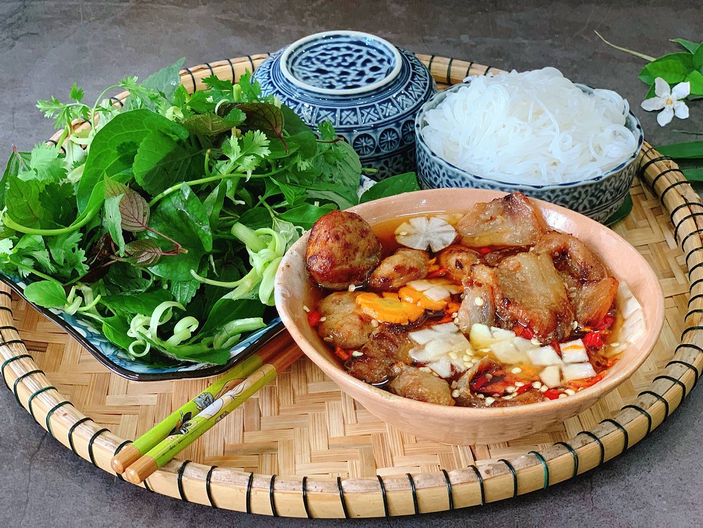 The journey to discover Bun cha at the corner of Ha Noi s streets