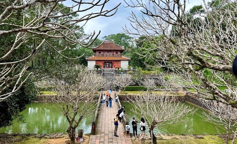 Activities for the 30th anniversary of the Complex of Hue Monuments ...