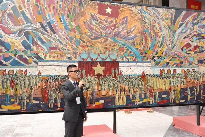 Lacquer painting depicting Uncle Ho declaring independence sets world ...