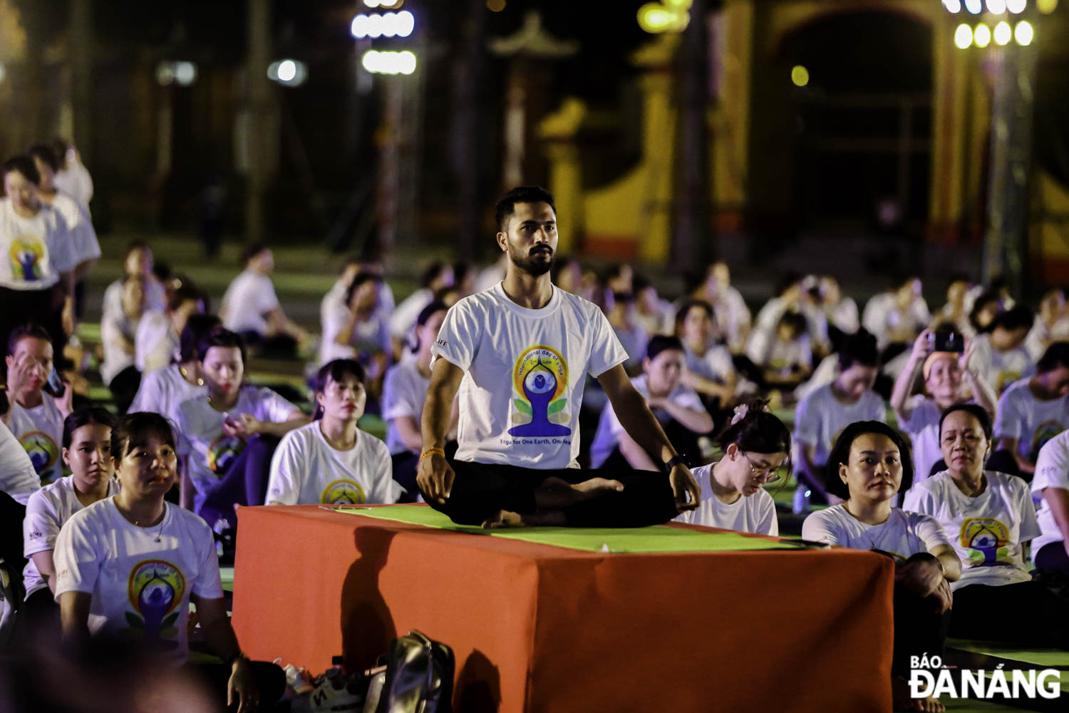 Mass Performance More than 1,000 people join Yoga mass performance in Da Nang - Viet Nam ...