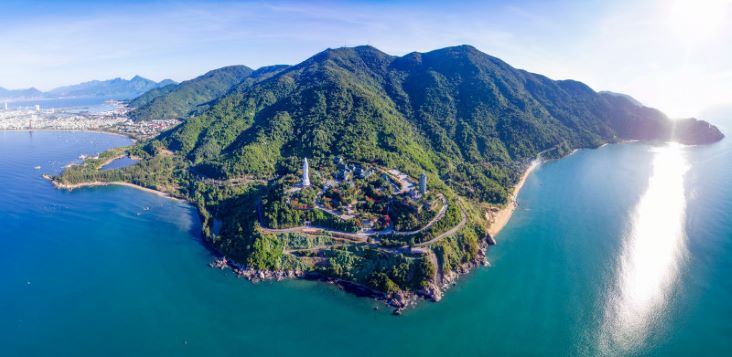 Đến với Bán đảo Sơn Trà trải nghiệm hệ sinh thái rừng gắn với biển độc đáo ở Việt Nam