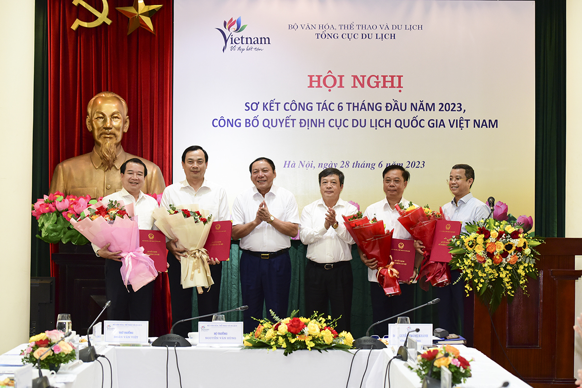 Công bố quyết định nhân sự lãnh đạo Cục Du lịch Quốc gia Việt Nam - 1