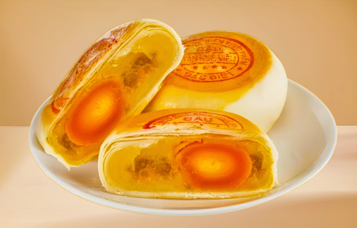 Bánh pía Sóc Trăng truyền thống với nhân sầu riêng trứng muối – đặc sản nổi tiếng miền Tây Nam Bộ.