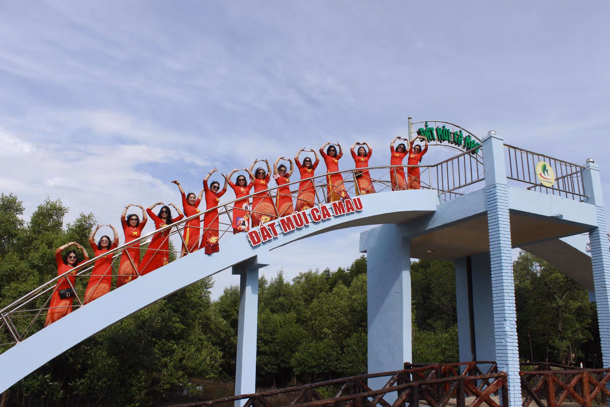 Năm 2025, du lịch Cà Mau đón hơn 8 triệu lượt khách - Ảnh 1.