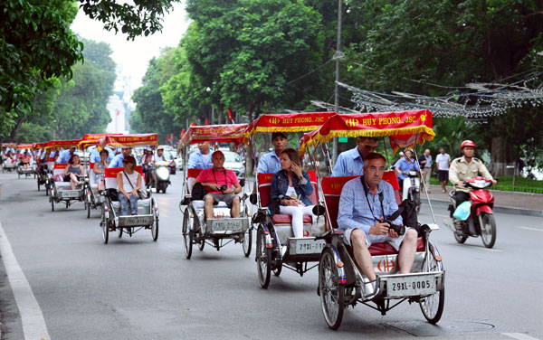 Ngày 14/10/1994: Ban Bí thư ban hành Chỉ thị 46-CT/TW về “Lãnh đạo đổi mới và phát triển du lịch trong tình hình mới”