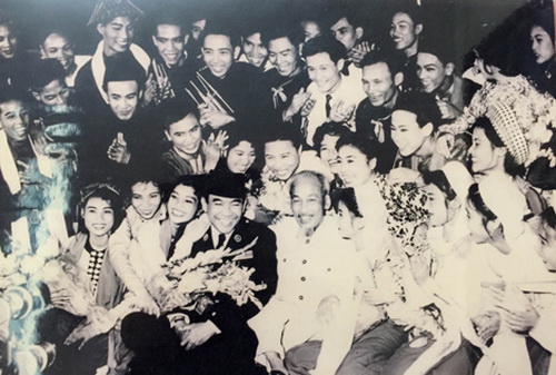 Kỷ niệm 75 năm Hội nghị Văn hóa Việt Nam lần thứ nhất (1946- 2021): Tiếp tục thắp sáng ngọn đèn "soi đường cho quốc dân đi" - Ảnh 2. Kỷ niệm 75 năm Hội nghị Văn hóa Việt Nam lần thứ nhất (1946- 2021): Tiếp tục thắp sáng ngọn đèn "soi đường cho quốc dân đi" - Ảnh 2.
