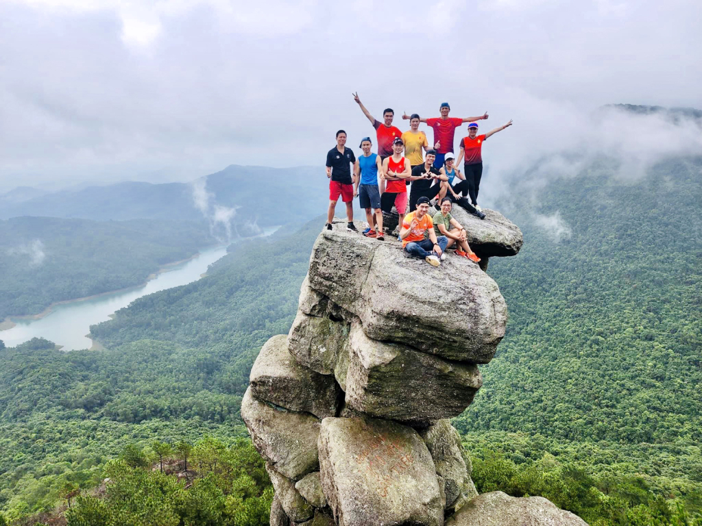Băng rừng, vượt sông khám phá Đá Chồng ở Bằng Cả (TP Hạ Long, Quảng