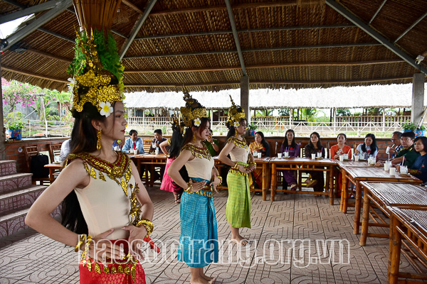 Sóc Trăng Phát huy tiềm năng du lịch cù lao, sông, biển gắn với liên