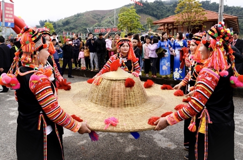 Phát huy giá trị văn hóa, con người, xây dựng tỉnh Lai Châu phát triển  nhanh và bền vững