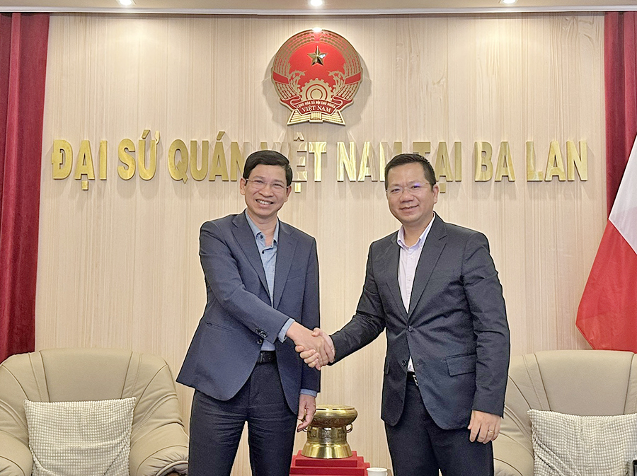 Thứ trưởng Bộ VHTTDL Hồ An Phong thăm và làm việc với Đại sứ quán Việt Nam tại Ba Lan
