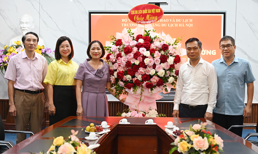 Cục Du lịch Quốc gia Việt Nam chúc mừng ngày thành lập Trường Cao đẳng Du lịch Hà Nội