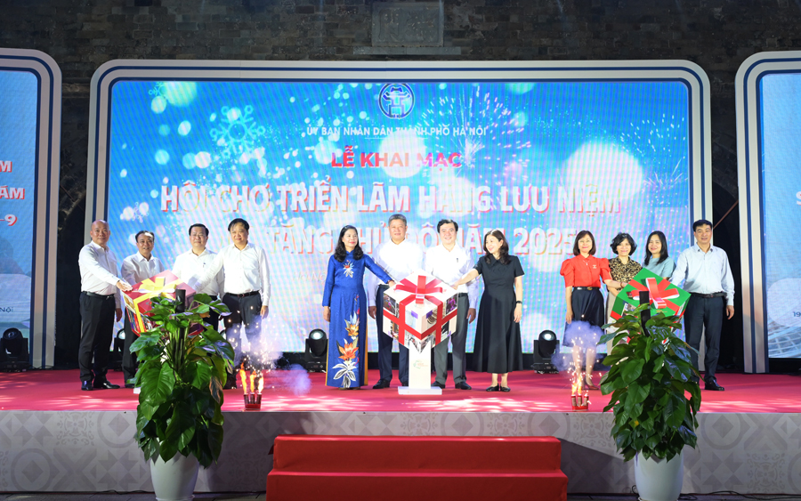 Khai mạc Hội chợ triển lãm hàng lưu niệm, quà tặng Thủ đô năm 2025
