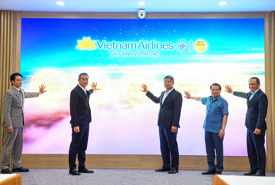 Cùng Vietnam Airlines “Chạm thu Hà Nội”