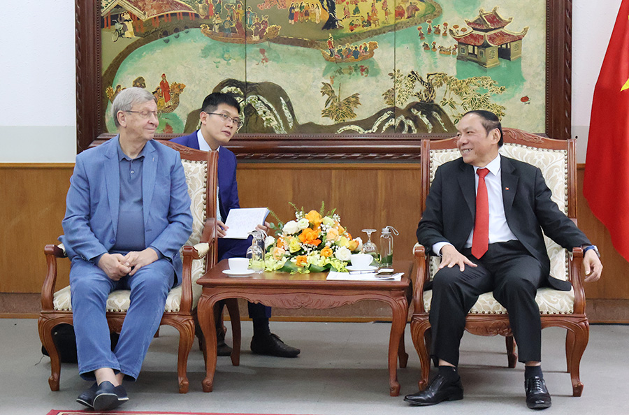 Bộ trưởng Nguyễn Văn Hùng tiếp Chủ tịch Tập đoàn AFK “Sistema” (Nga)