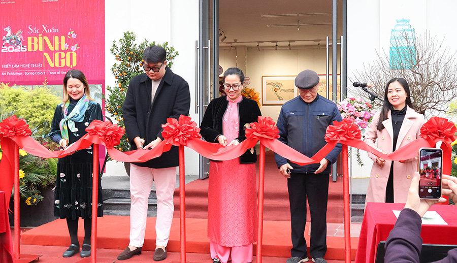 Hà Nội: Khai mạc Triển lãm nghệ thuật “Sắc xuân Bính Ngọ”