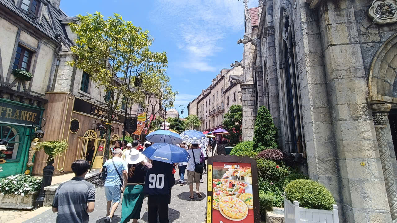 3 tháng liên tiếp khách quốc tế đến Việt Nam đạt trên 2 triệu lượt