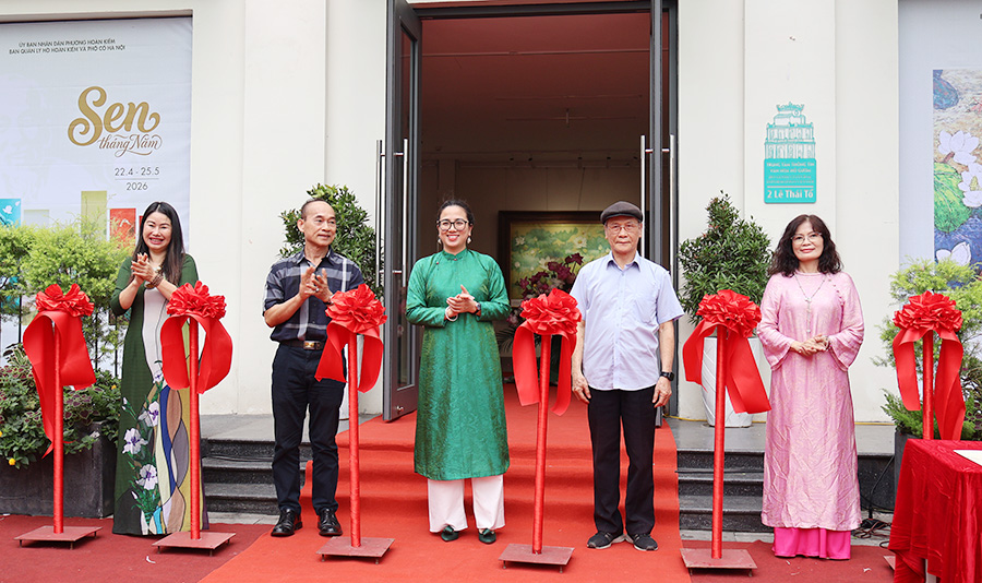 Khai mạc Triển lãm nghệ thuật “Sen tháng Năm” - Kết nối truyền thống văn hóa và sáng tạo đương đại
