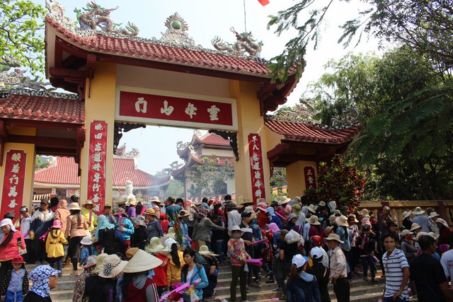 Lễ hội Chùa Ông Núi Bình Định (nguồn: vietnamtourism.gov.vn)